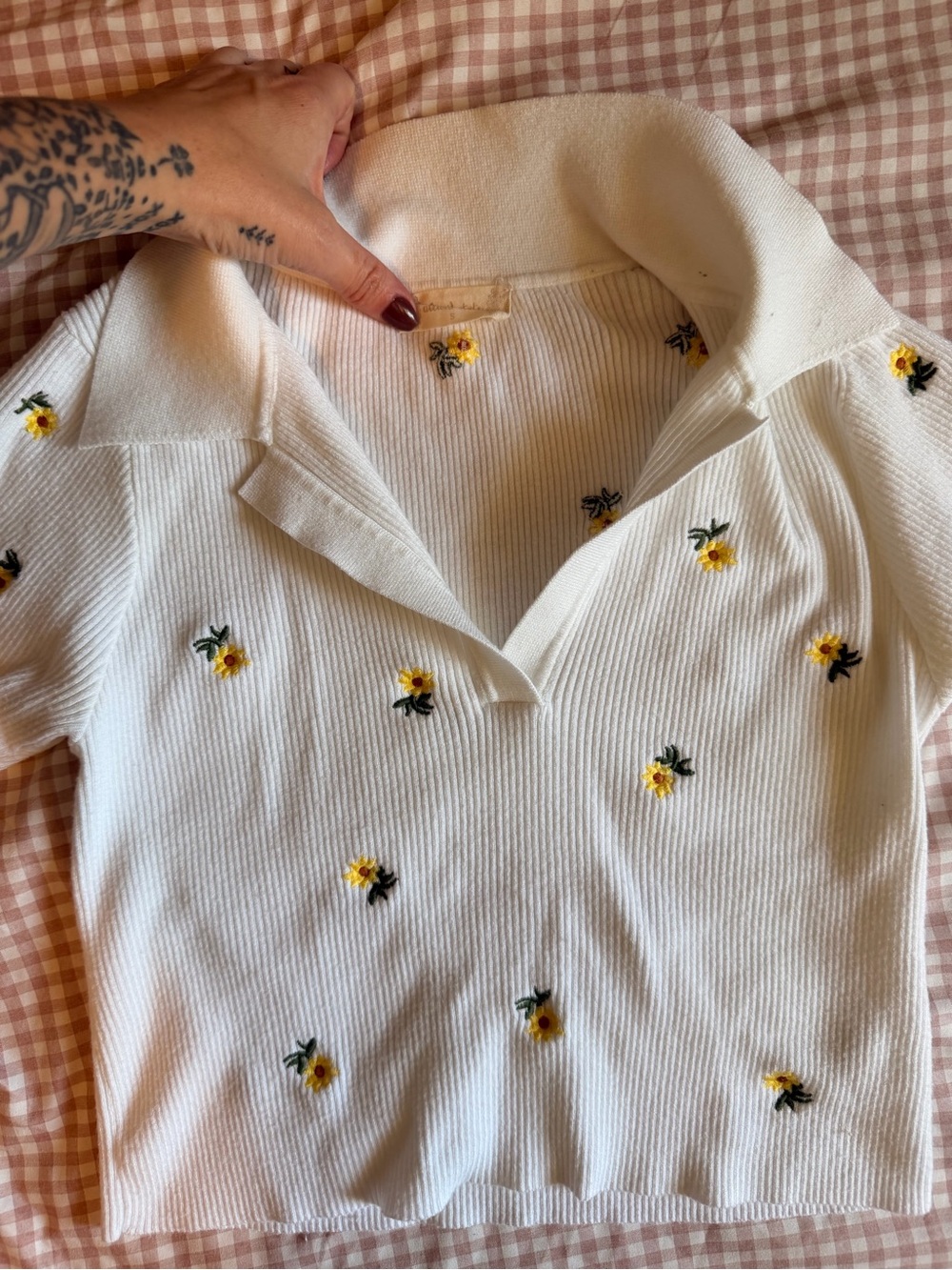 Altar’d State- Women's White Ribbed Polo Top with Yellow Embroidered Flowers